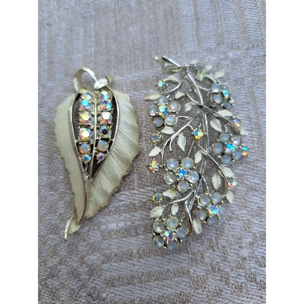 Women's Set Of 4 Brooches 1 Clip On Earring Rhinestone Mother Of Pearl Unmarked